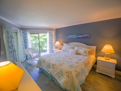 Two Bedroom Condo with Beach Access and Sleeps 6